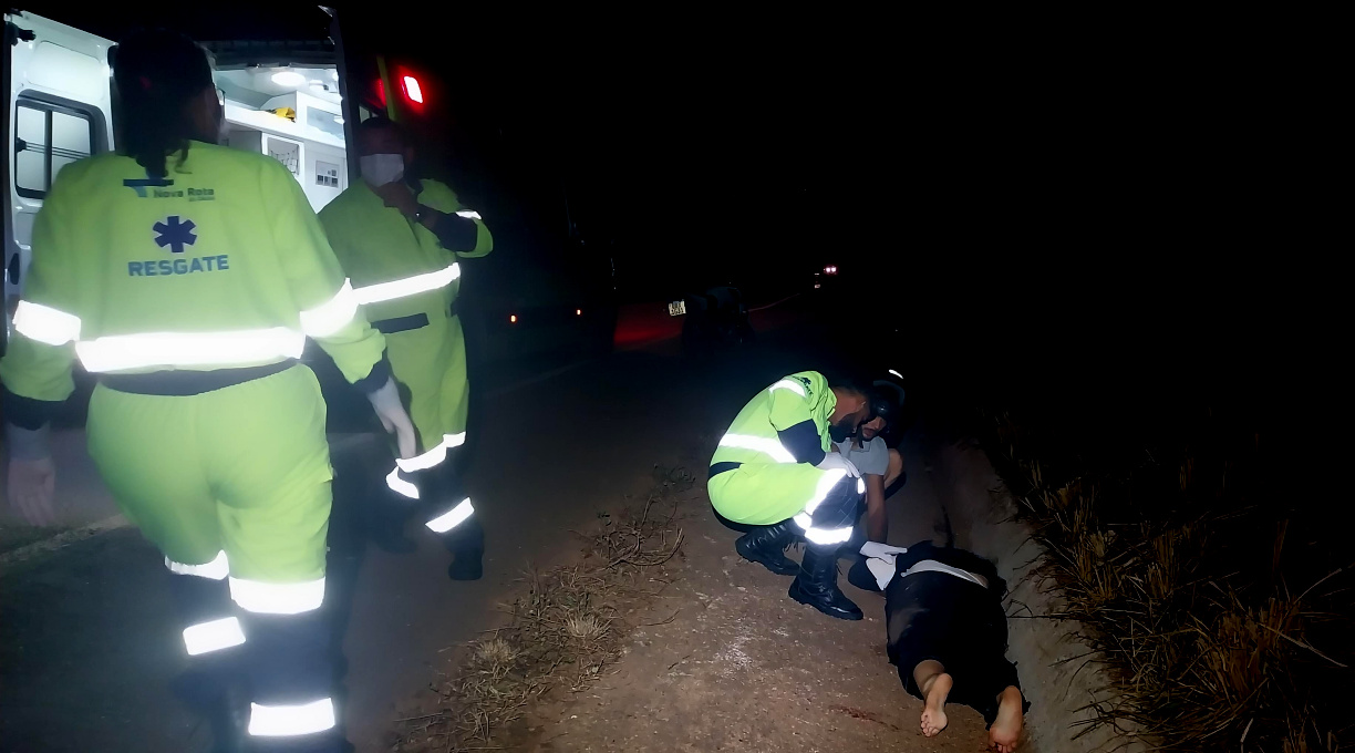 Duas mulheres ficaram feridas em Juscimeira após a moto em que estavam atropelar uma capivara 1